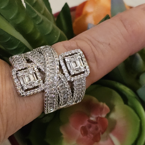 Crossover Sparkling Ring - (Bold and Elegant) - Picture 3 of 5